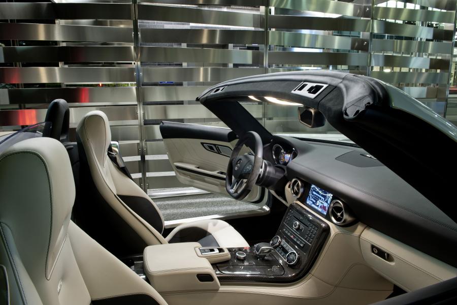  Mercedes-Benz SLS AMG Roadster 2011 года  (фото 20 из 183)